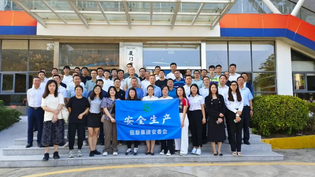 參觀(guān)廈門(mén)科技館.jpg 參觀(guān)廈門(mén)科技館.jpg